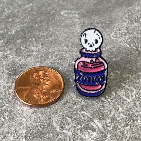 Witch’s Potion Enamel Pin/ Brooch Lapel - Picture 3 of 6